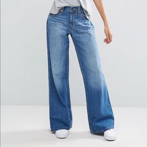 Levi’s Wide Legged Jean Trouser 29